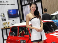 上海车展现场牛牛小姐姐,魅力四射引围观