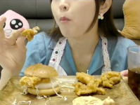 韩国吃汉堡声控小姐姐,韩国汉堡小姐姐的汉堡吃法引发热议